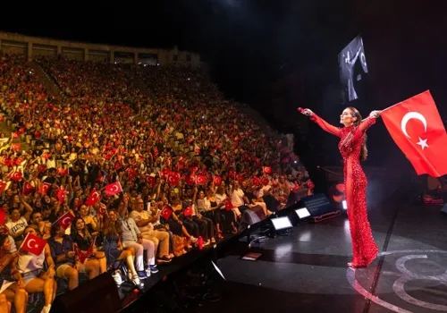Sıla’nın “Leyla”sı Yeni Düzenlemeyle Sahneye Taşındı