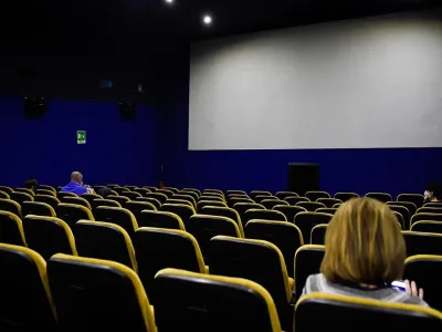 Sinema Seyircisi Düştü, Tiyatro Yükselişte