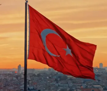 Türk Bayrağı Saldırısında 14 Gözaltı