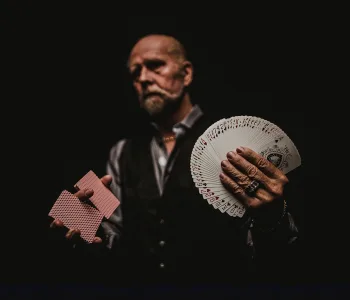 Ustalığın Sırrı Görme Engeli Olan Bir Kart Sihirbazı