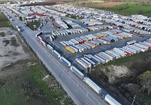Yunan Çiftçi Eylemleri Sınırda TIR Trafiğini Durdurdu